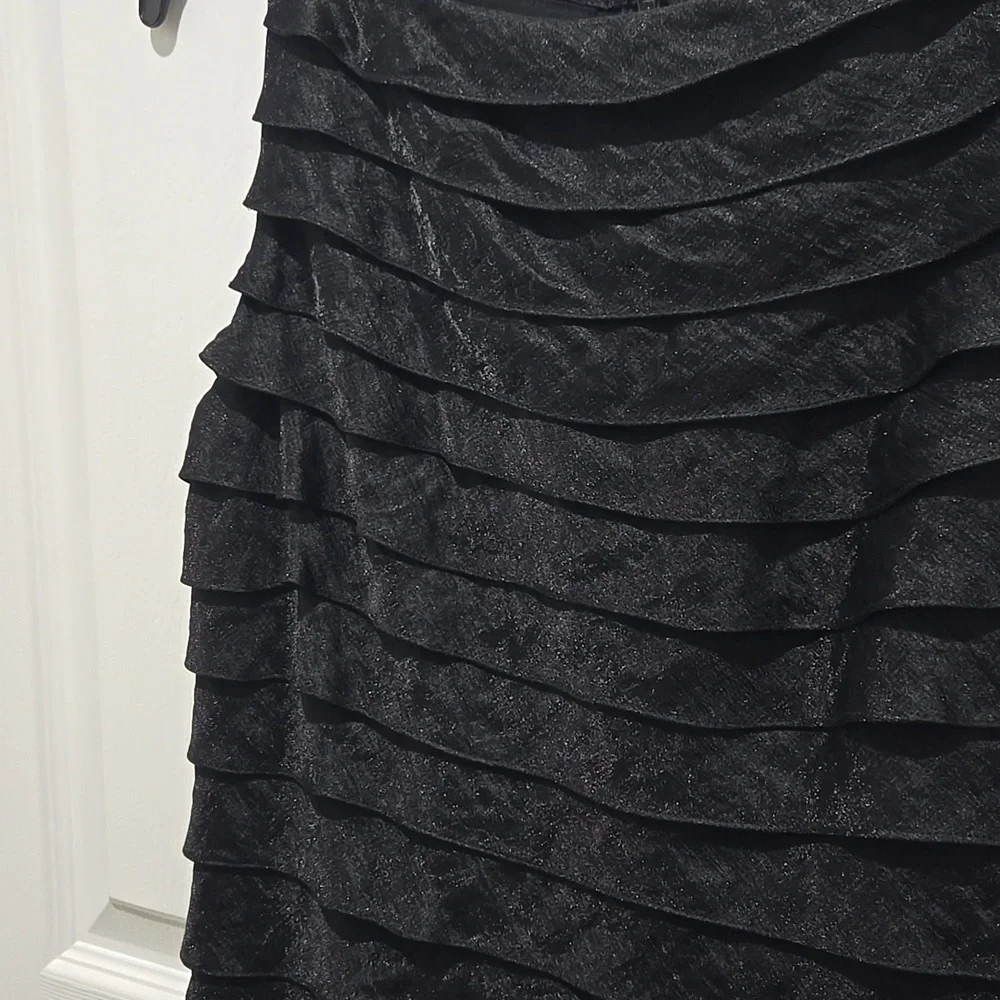 Adrianna Papell collection black fully lined dress beautiful pleated detail 6